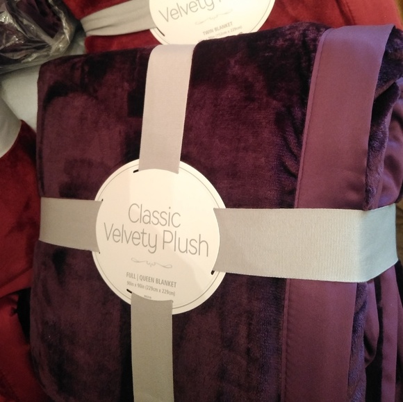 🛑SOLD🛑Berkshire  Luxury Plush VelvetLoft Blanket - Picture 2 of 7